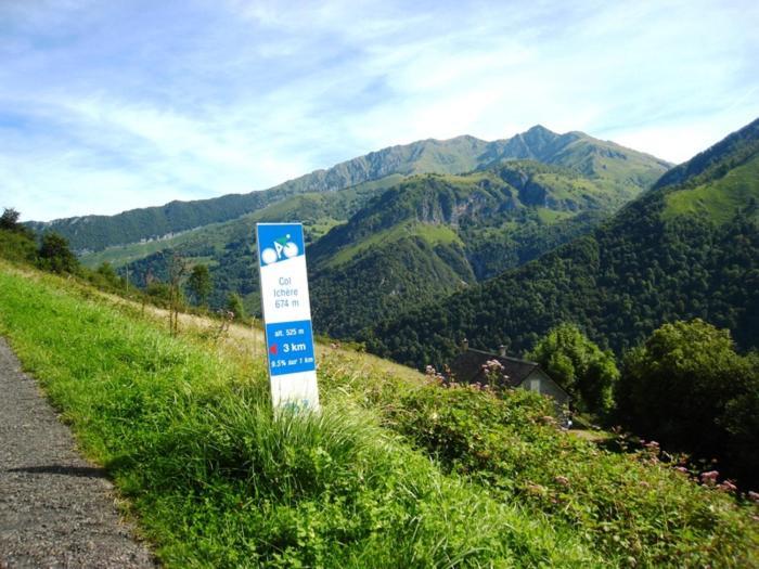 Gites Communaux A Lourdios Eksteriør billede